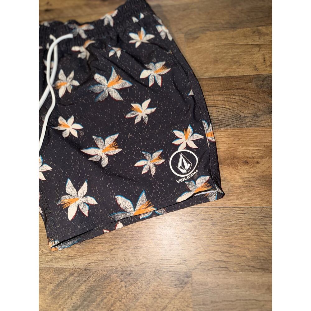 Volcom men’s black floral stretch surf swim shorts - Picture 2 of 12